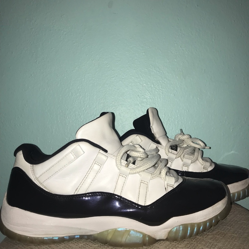 Jordan 11 lows “emerald”